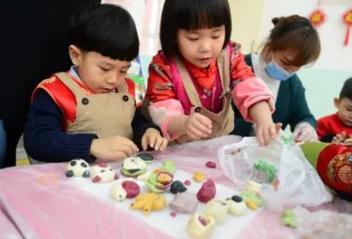 幼儿园午餐照片引发家长质疑,园长紧急回应食品安全问题